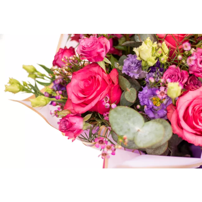 Box s růží, eustomou a waxem